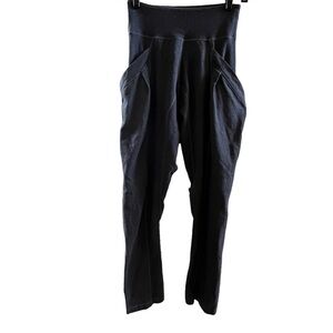 Lululemon womaens gray silver  2 two pocket pants stretchy size 4